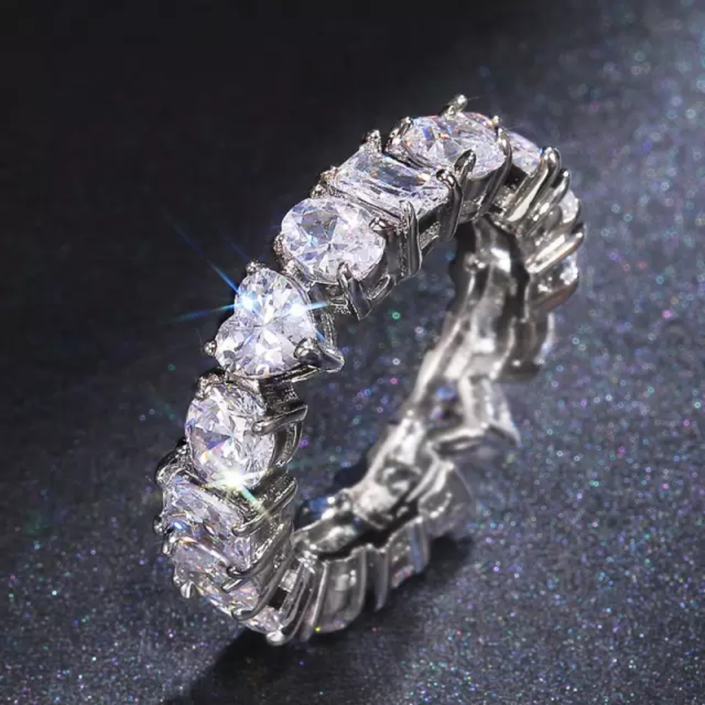 New 925 Silver Beautiful Hearts Round Diamond Ring